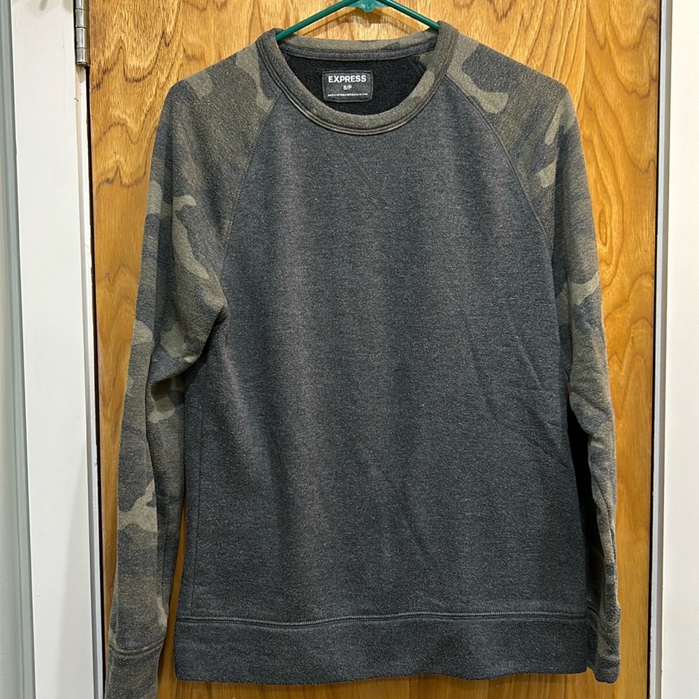 Express Camo Sleeve Sweatshirt Men’s Small Gray Crewneck Pullover